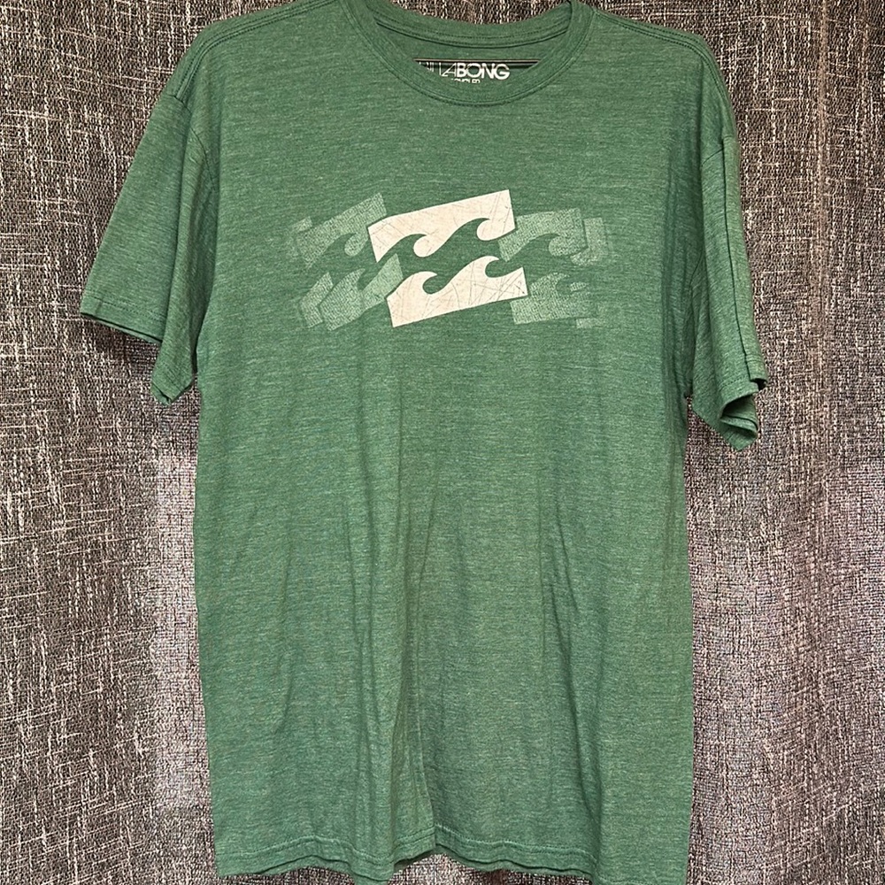 Men’s Billabong green Tshirt. NWOT. L.